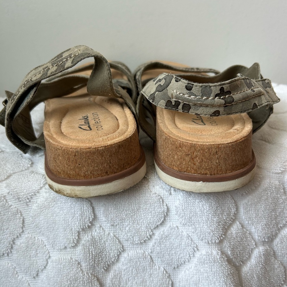 Clarks Sandals Womens Size 9 Brynn Step Gray Camo Shimmery Slingback Strappy - Picture 6 of 8